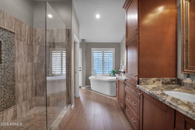 518 S LAGOON Drive, Gilbert, AZ 85233