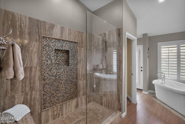 518 S LAGOON Drive, Gilbert, AZ 85233