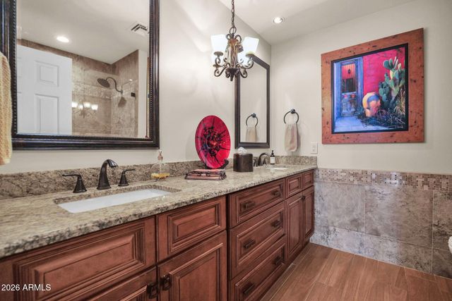 518 S LAGOON Drive, Gilbert, AZ 85233