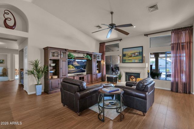 518 S LAGOON Drive, Gilbert, AZ 85233