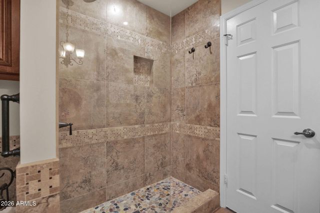 518 S LAGOON Drive, Gilbert, AZ 85233