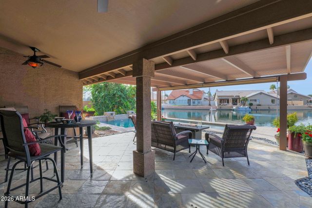 518 S LAGOON Drive, Gilbert, AZ 85233