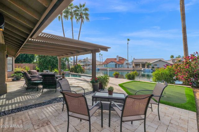 518 S LAGOON Drive, Gilbert, AZ 85233