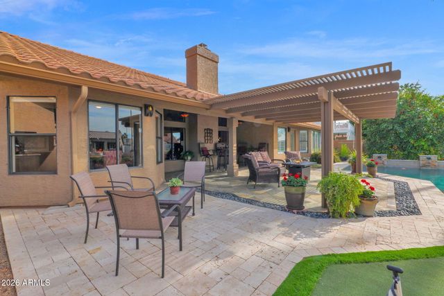 518 S LAGOON Drive, Gilbert, AZ 85233