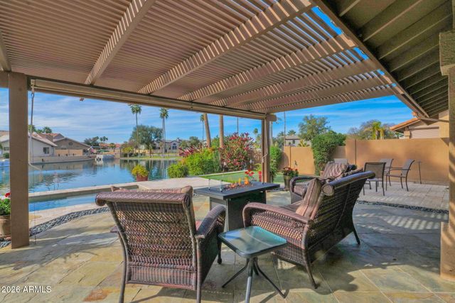 518 S LAGOON Drive, Gilbert, AZ 85233