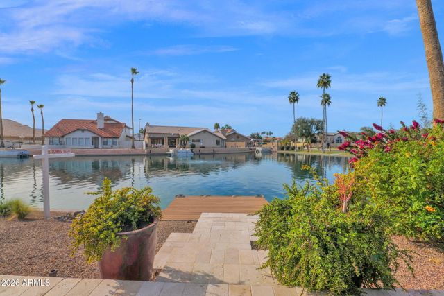 518 S LAGOON Drive, Gilbert, AZ 85233