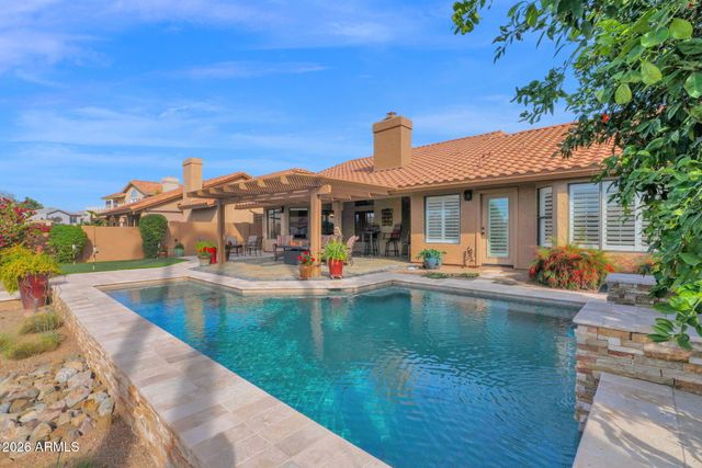 518 S LAGOON Drive, Gilbert, AZ 85233