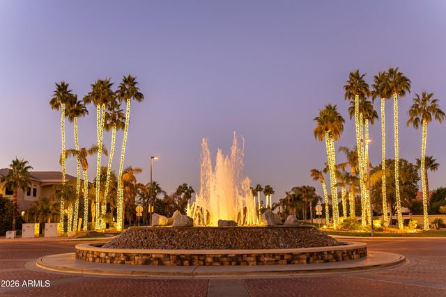 518 S LAGOON Drive, Gilbert, AZ 85233