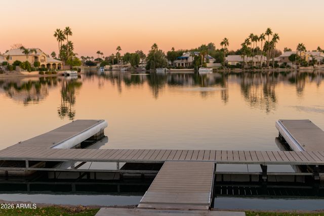 518 S LAGOON Drive, Gilbert, AZ 85233