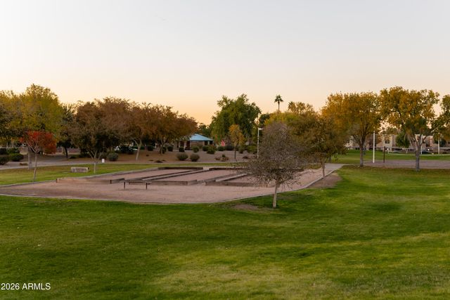 518 S LAGOON Drive, Gilbert, AZ 85233