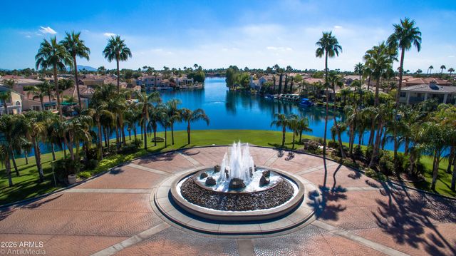 518 S LAGOON Drive, Gilbert, AZ 85233