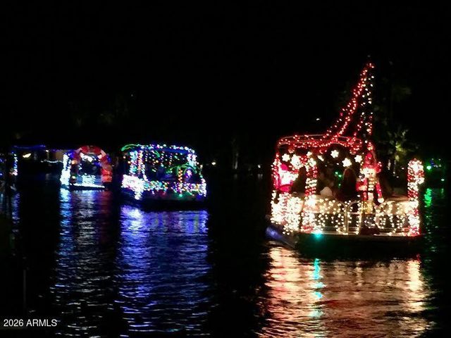 518 S LAGOON Drive, Gilbert, AZ 85233