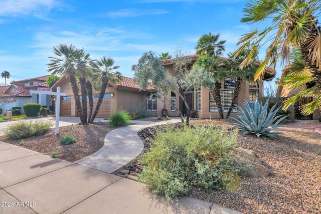518 S LAGOON Drive, Gilbert, AZ 85233