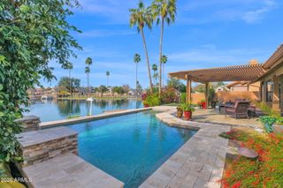 518 S LAGOON Drive, Gilbert, AZ 85233