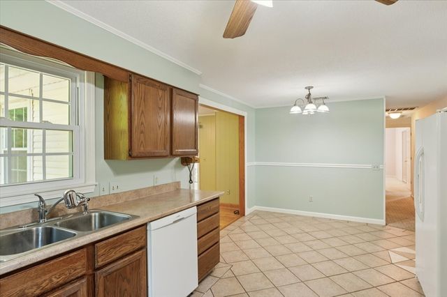 76 Redwood Dr, Agawam, MA 01001