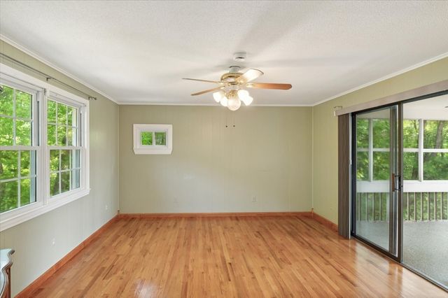 76 Redwood Dr, Agawam, MA 01001