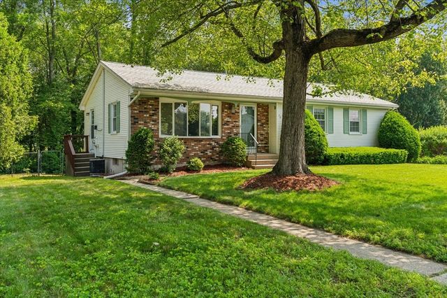 76 Redwood Dr, Agawam, MA 01001