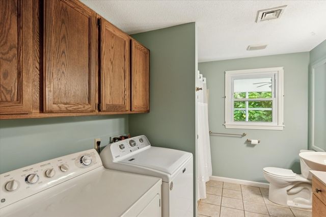 76 Redwood Dr, Agawam, MA 01001