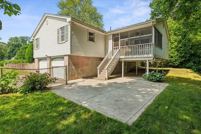 76 Redwood Dr, Agawam, MA 01001