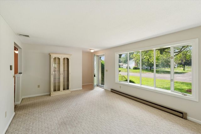 76 Redwood Dr, Agawam, MA 01001