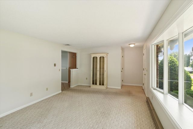 76 Redwood Dr, Agawam, MA 01001