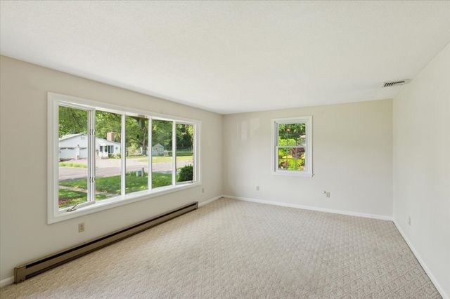 76 Redwood Dr, Agawam, MA 01001