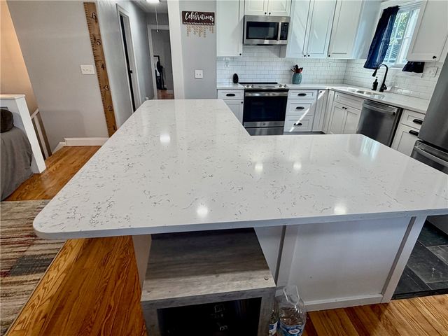 770 Metacom Avenue, Bristol, RI 02809
