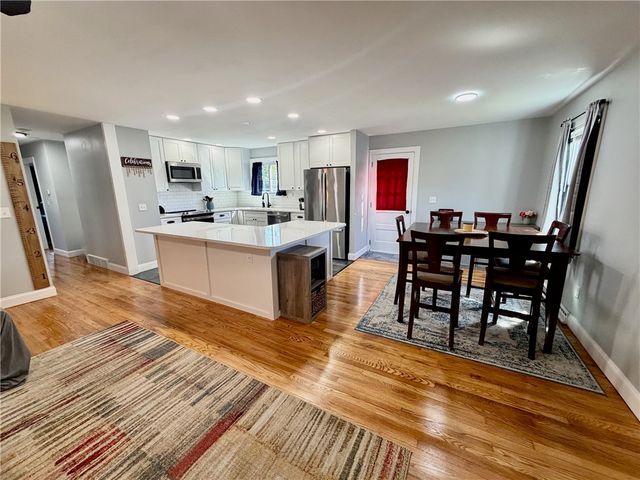770 Metacom Avenue, Bristol, RI 02809