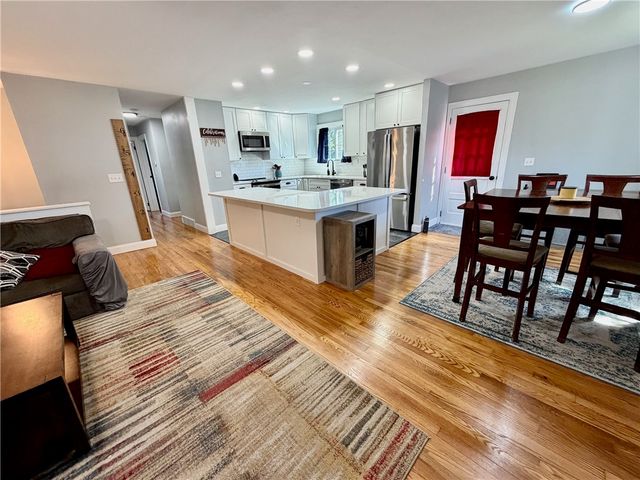 770 Metacom Avenue, Bristol, RI 02809