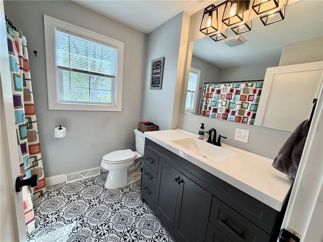 770 Metacom Avenue, Bristol, RI 02809