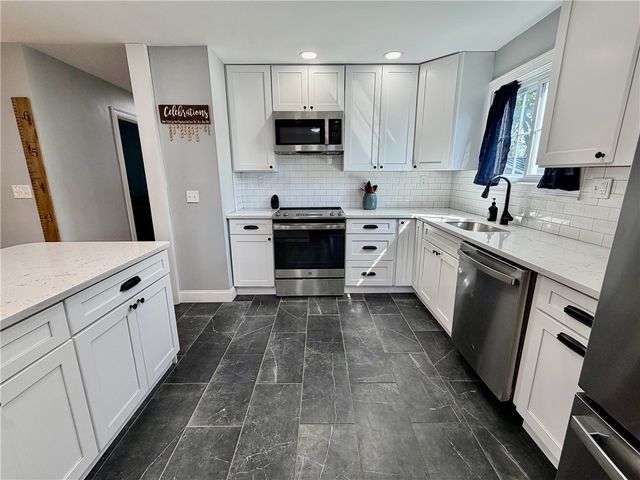 770 Metacom Avenue, Bristol, RI 02809