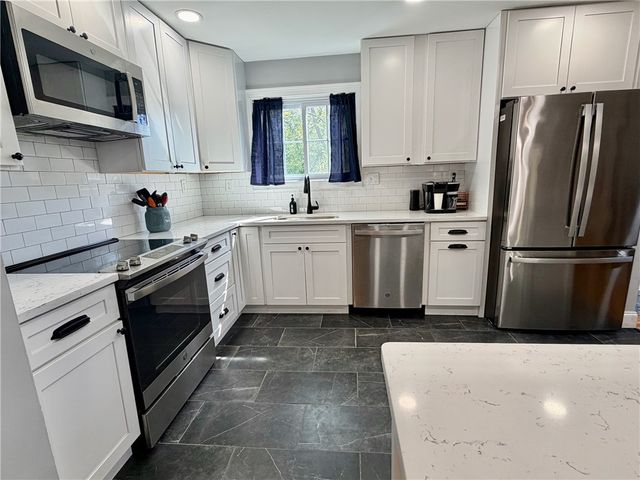 770 Metacom Avenue, Bristol, RI 02809