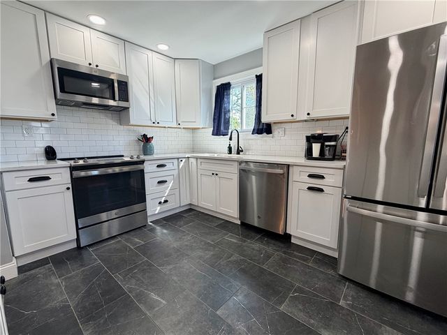 770 Metacom Avenue, Bristol, RI 02809