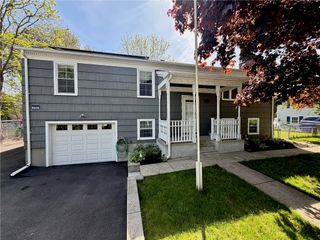 770 Metacom Avenue, Bristol, RI 02809