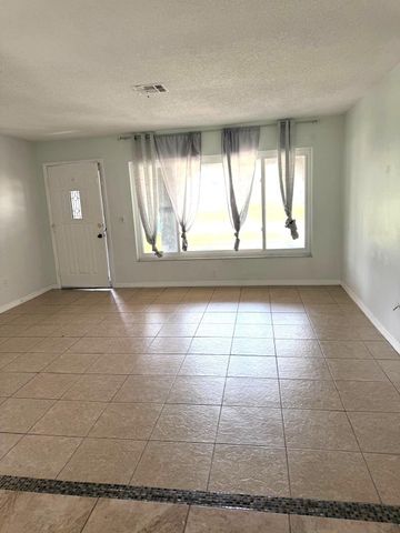 373 NE Orchard Street, Port St. Lucie, Port St Lucie, FL 34983