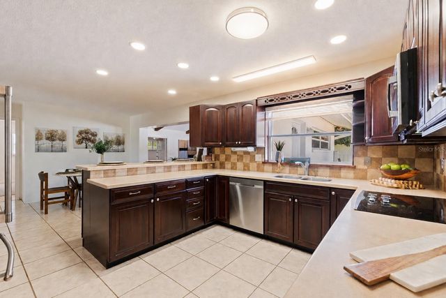 6477 33RD AVENUE N, St Petersburg, FL 33710