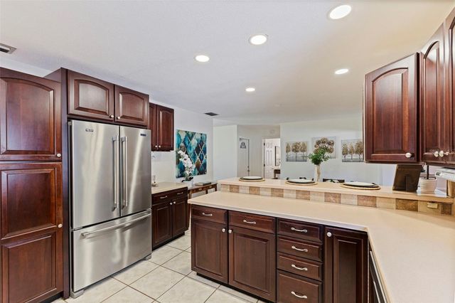 6477 33RD AVENUE N, St Petersburg, FL 33710