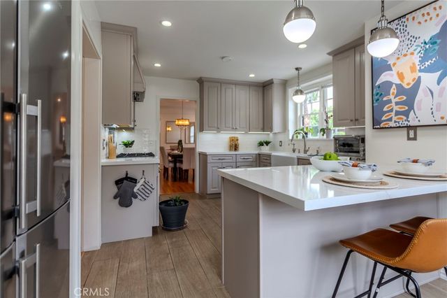 1125 Glenwood Road, Glendale, CA 91202