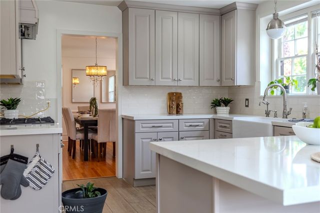 1125 Glenwood Road, Glendale, CA 91202