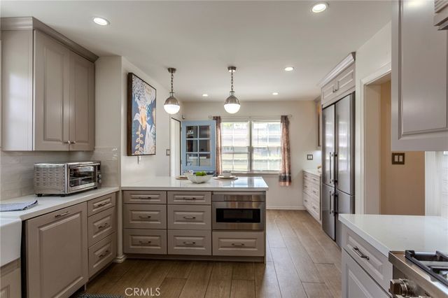 1125 Glenwood Road, Glendale, CA 91202