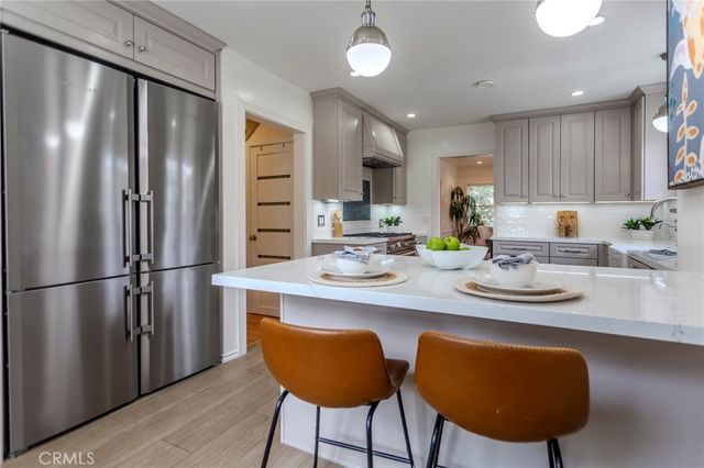 1125 Glenwood Road, Glendale, CA 91202