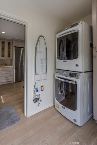 1125 Glenwood Road, Glendale, CA 91202