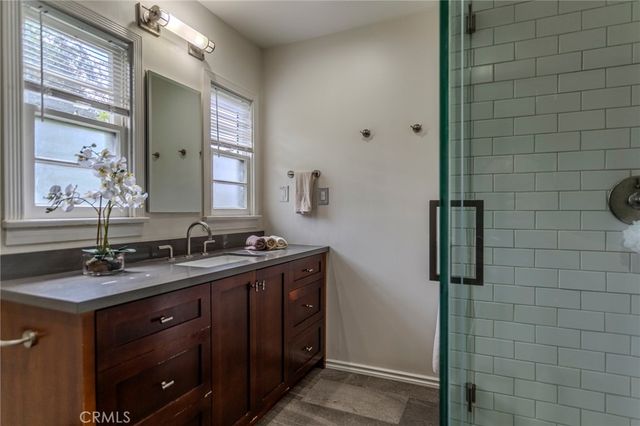 1125 Glenwood Road, Glendale, CA 91202