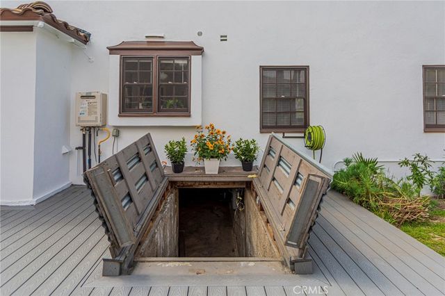 1125 Glenwood Road, Glendale, CA 91202