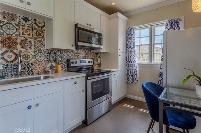 1125 Glenwood Road, Glendale, CA 91202