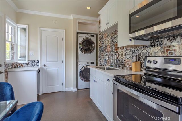 1125 Glenwood Road, Glendale, CA 91202