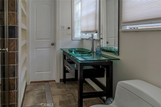 1125 Glenwood Road, Glendale, CA 91202