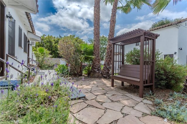 1125 Glenwood Road, Glendale, CA 91202
