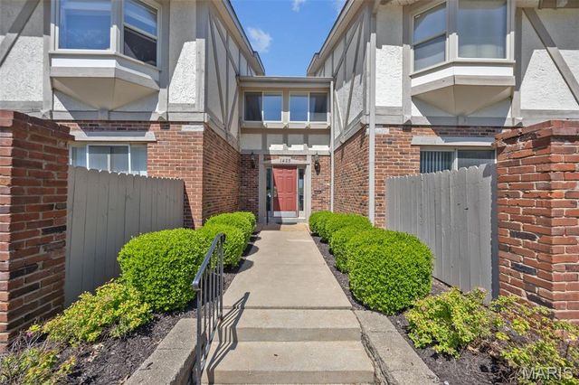 1425 Willow Brook Cove 5, St Louis, MO 63146
