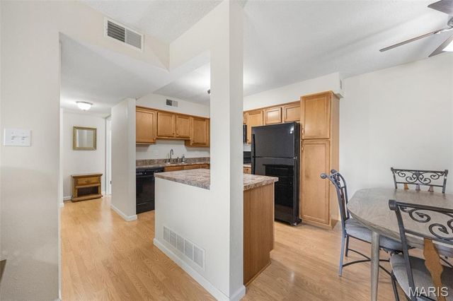 1425 Willow Brook Cove 5, St Louis, MO 63146
